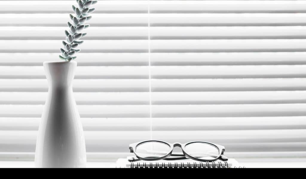 VENETIAN BLINDS